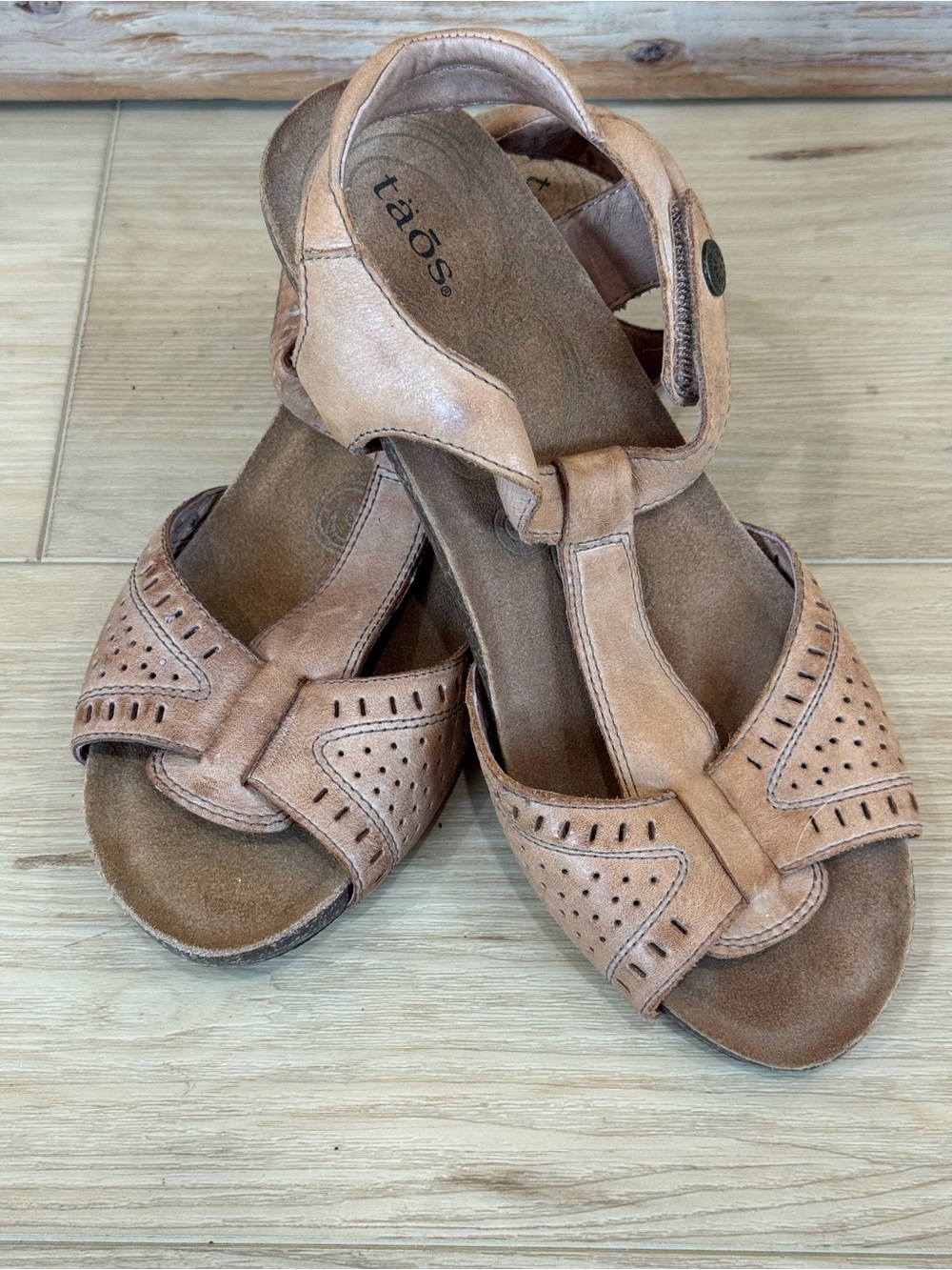 Taos Footwear Women's Tan Leather T-Strap Perforated Comfort Sandals